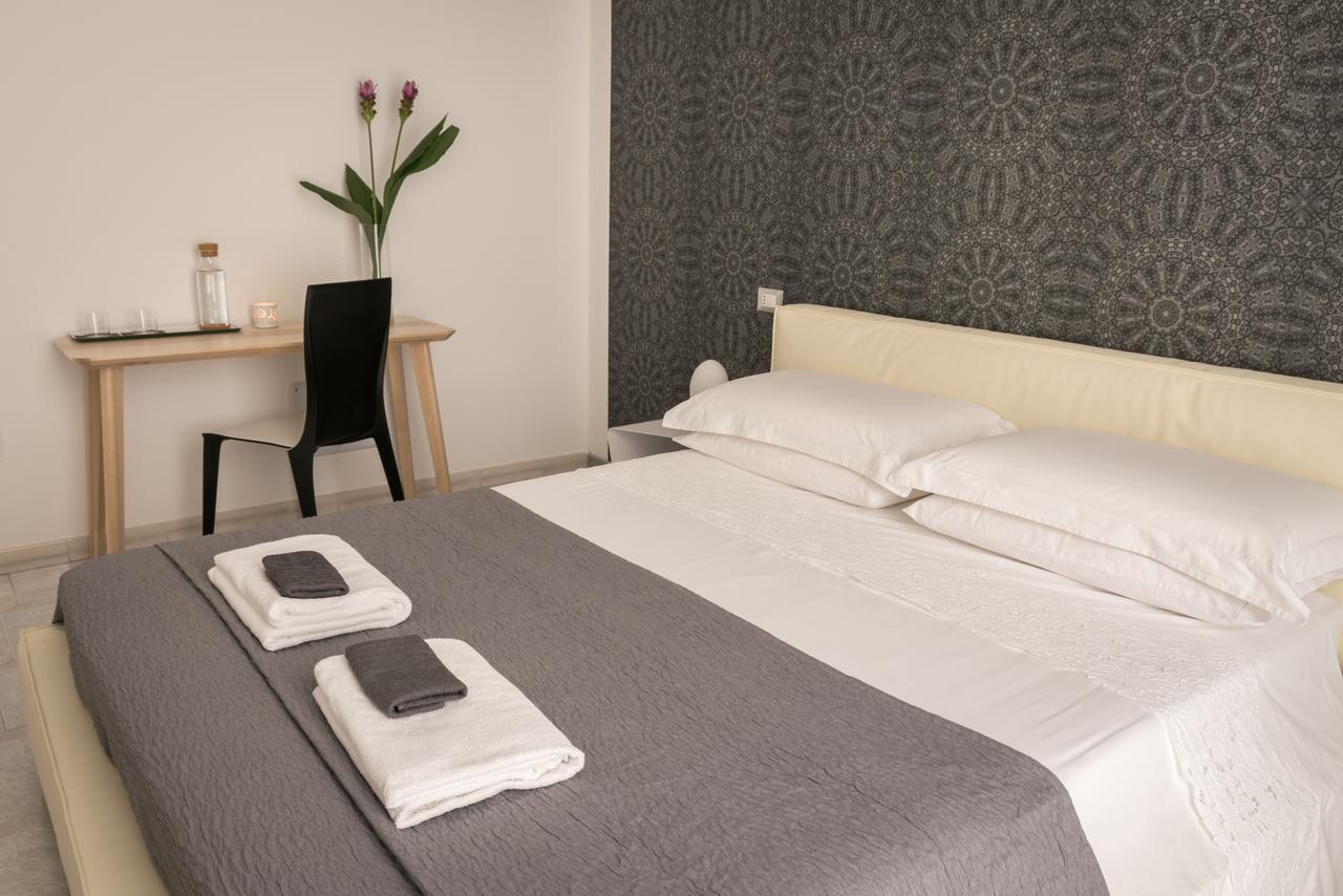 B&B Le Giravolte Lecce Exterior photo